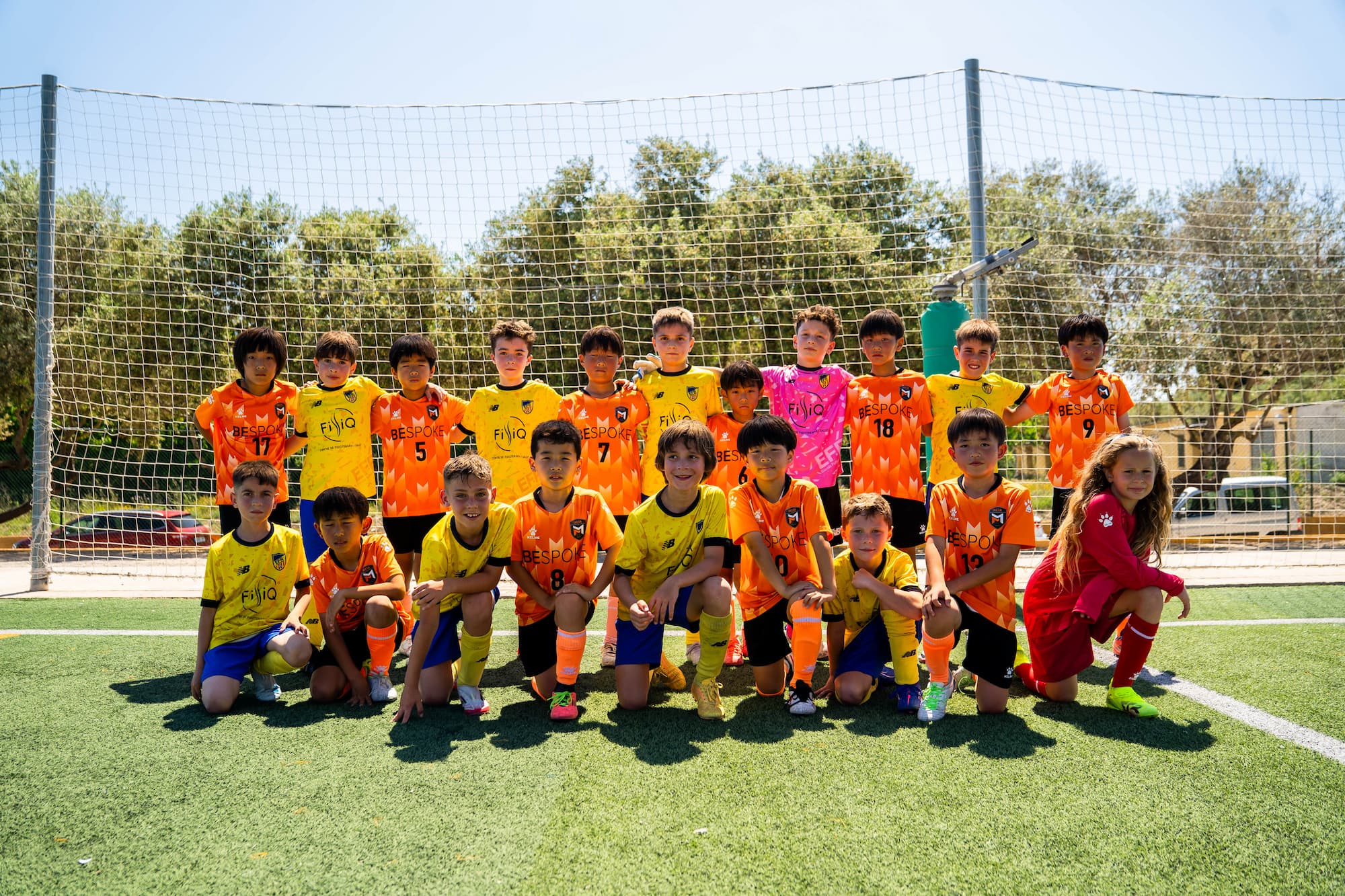 サッカーをする子どもたち1