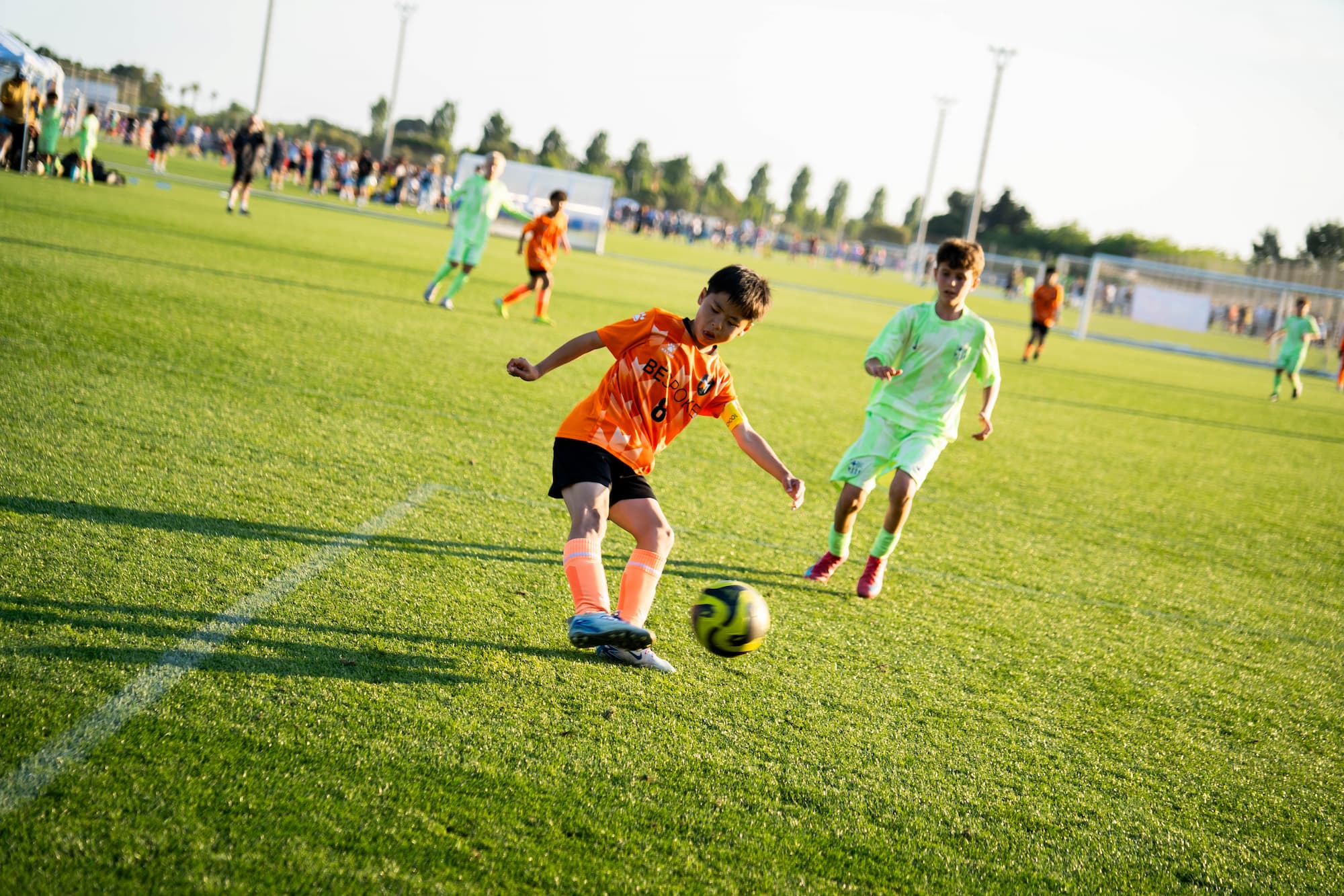 サッカーをする子どもたち4